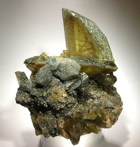 Yellow-Green Matrix Sphene from Fazenda Rubin Pimenta Mine, Capelinha, Jequitinhonha valley, Minas Gerais, Southeast Region, Brazil