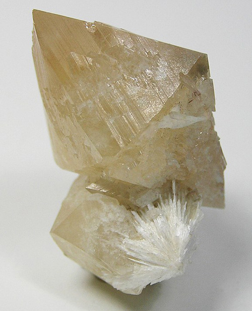 Sharp Dipyramidal Powellite