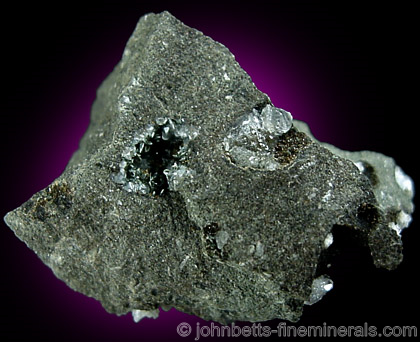 Pumpellyite-(Fe) on Basalt