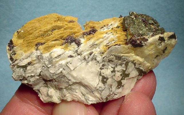 Xanthoconite on Barite